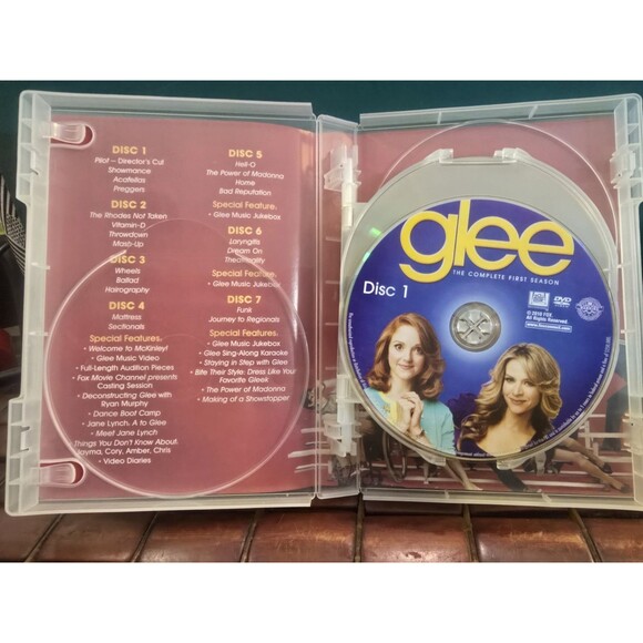Glee: The Complete First Season 8 Disc DVD Set Target Exclusive Bonus Disc - Picture 3 of 7